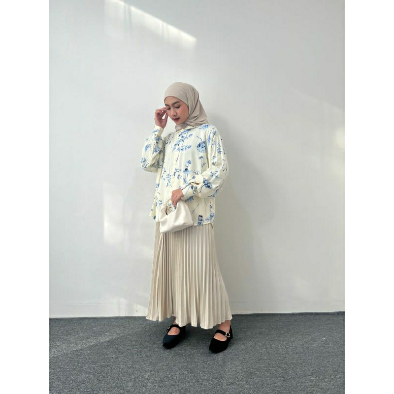 (SALE 7.7) Pattern Oversized - Creme Dandelion Blue (READY)