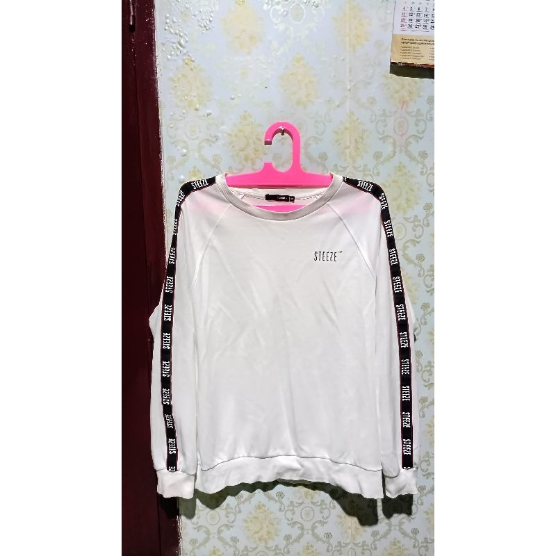 Crewneck STEEZE Spell Out