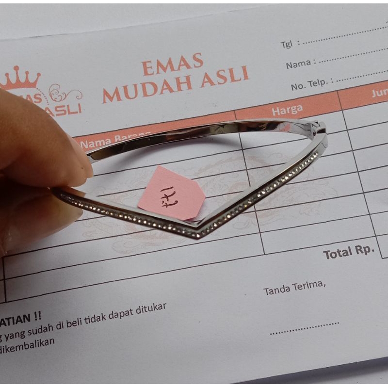 gelang emas Vuji putih.ada surat pembelian dari toko( Vuji silver)