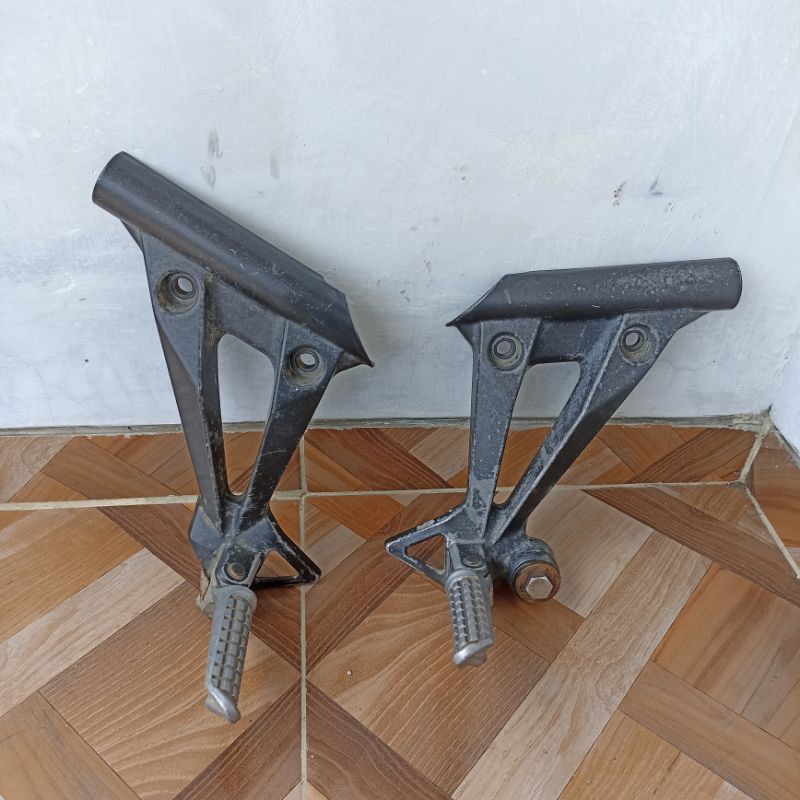 step footstep pijakan kaki belakang Ninja 250 R karbu Original Kawasaki