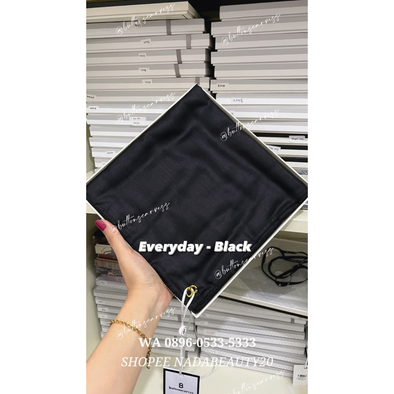 everyday scarf black buttonscarves