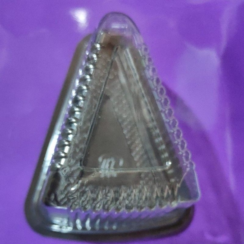 

MIKA SEGITIGA ISI 10 PCS UK.LEBAR 8 cm , PANJANG 10 cm , TINGGI 7 cm