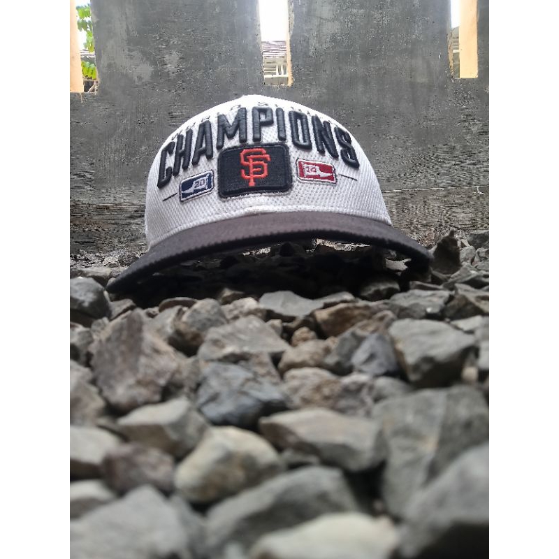 topi new era SF seri juara