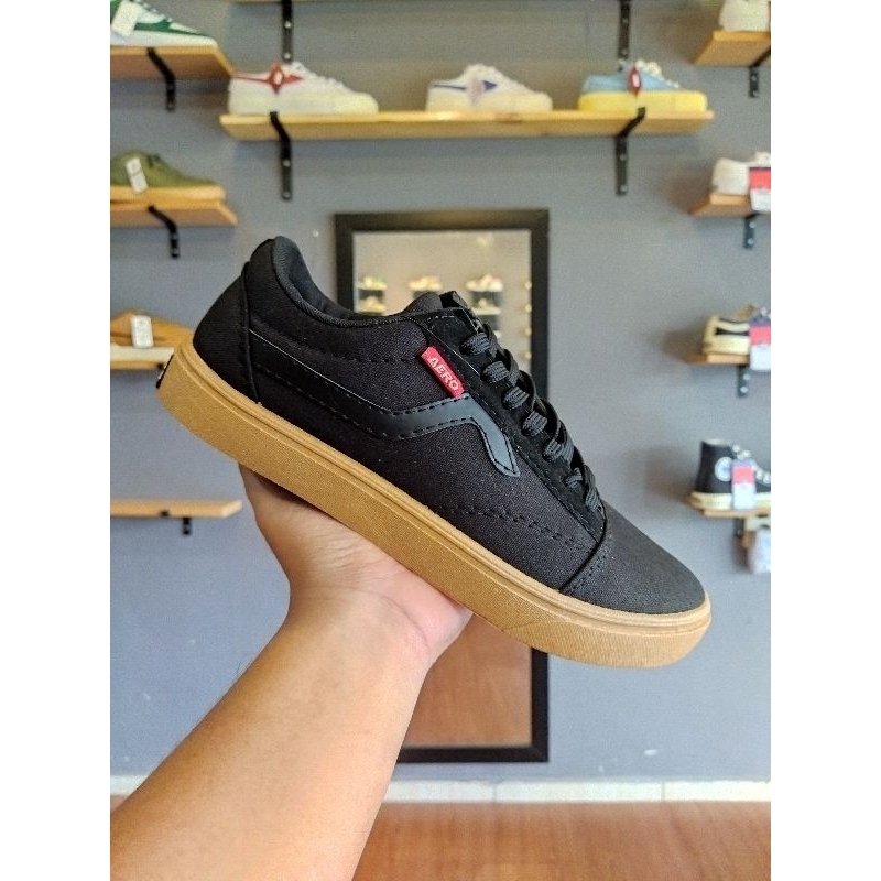 Aerostreet Massive Hitam Hitam Gum BNIB - Sepatu Sneakers Casual