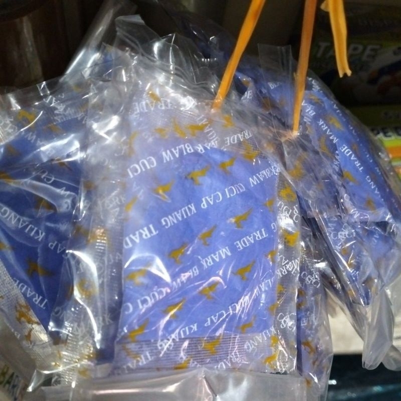 belau cuci pakaian/Blau biru