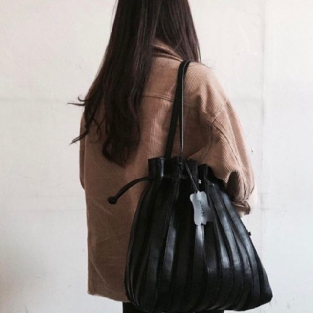 Medium Pleats by KAYNN
