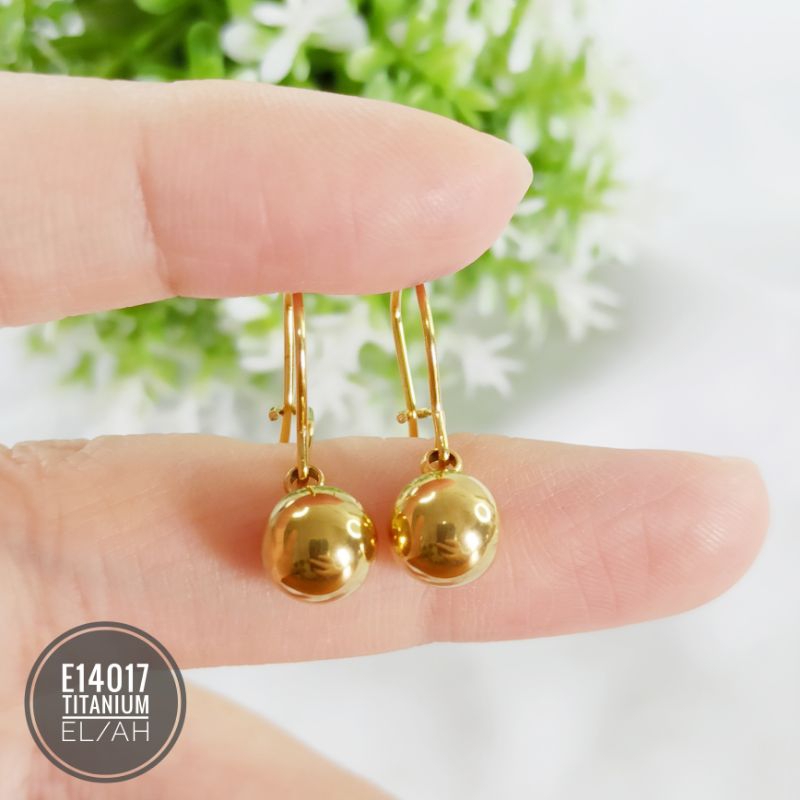 Anting Titanium bola gold E14017