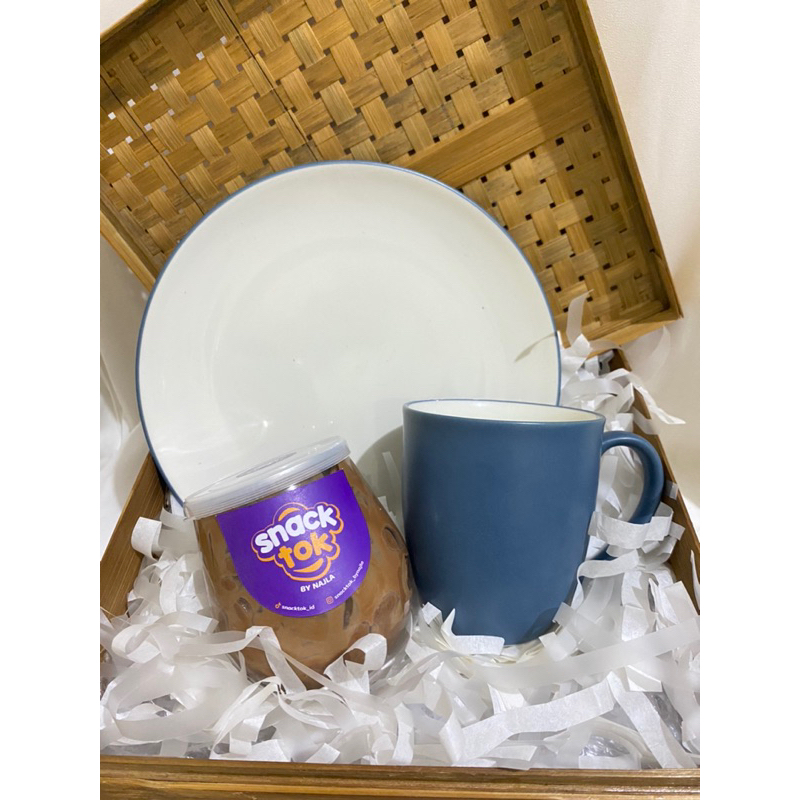 Paket Hampers Salad Plate, Mug, dan Snack Tok Bittersweet by Najla