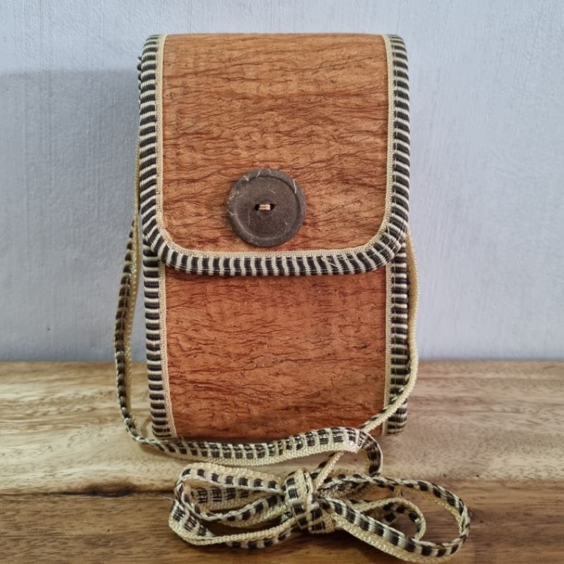 tas kulit kayu , tas wanita , tas selempang ,tas unik