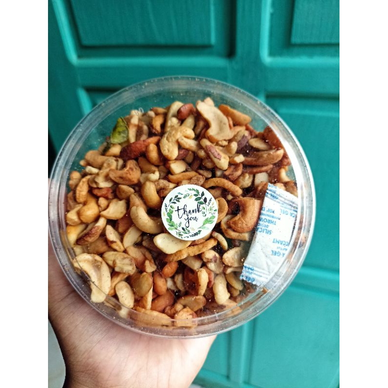 

KACANG METE BELAH KEMASAN 250G