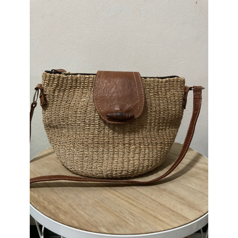 Preloved Tas Anyaman Batik Produk UMKM Jawa timur Park malang unik lucu murah ringan like new Tas se