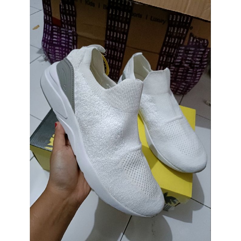 43 payless clearance sale LA Gear pulse white