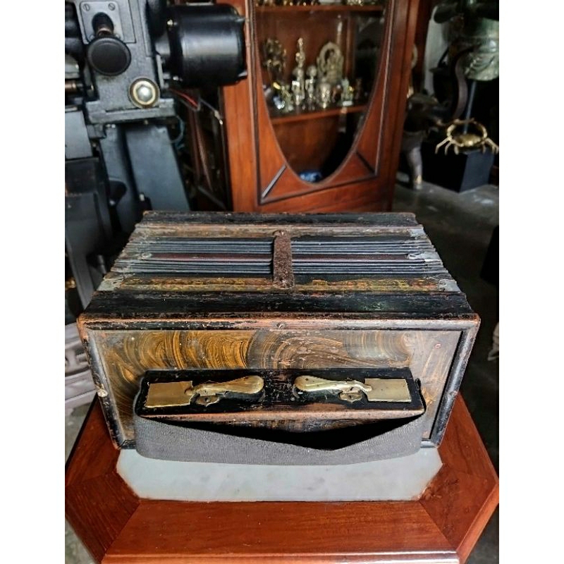 Old Accordion Eropa Original