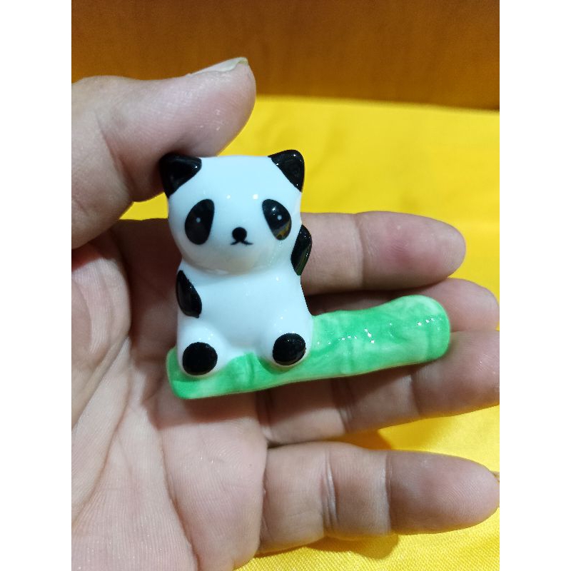 Tatakan Sumpit Keramik Panda / Pajangangan Miniatur Panda keramik