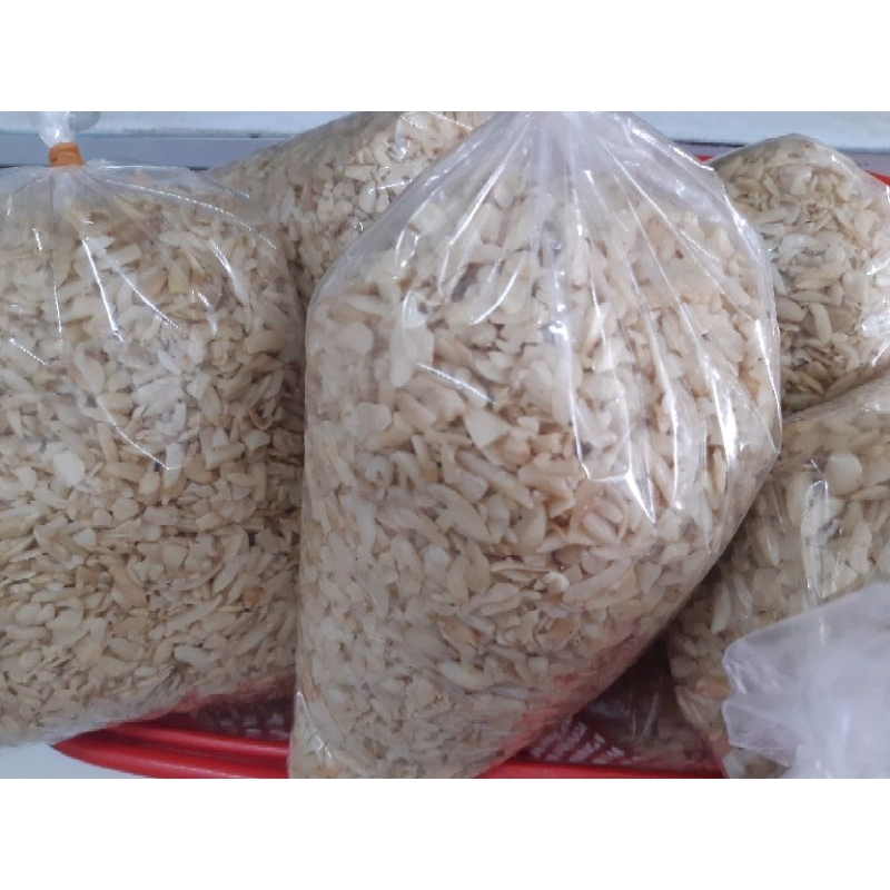 

Kacang Kenari Cacah Mentah,hancur,kacang pili,remuk almond 1 KG