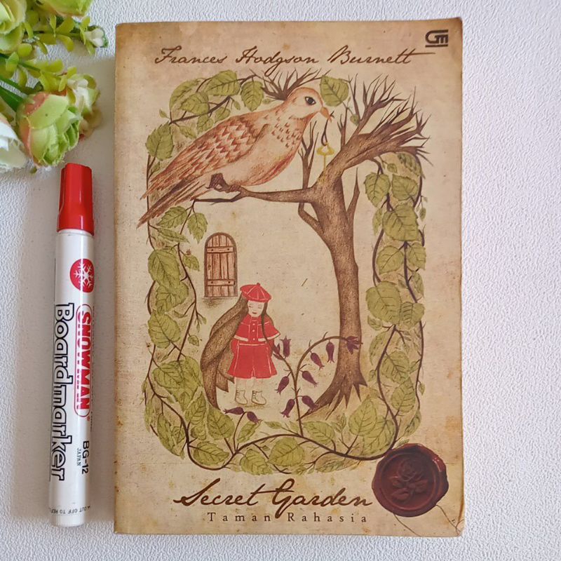 novel Secret Garden by Frances Hodgson Burnett