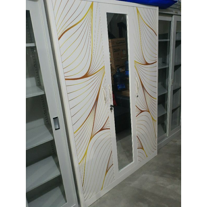 Lemari Pakaian / Lemari Baju Besi 3 Pintu Impor