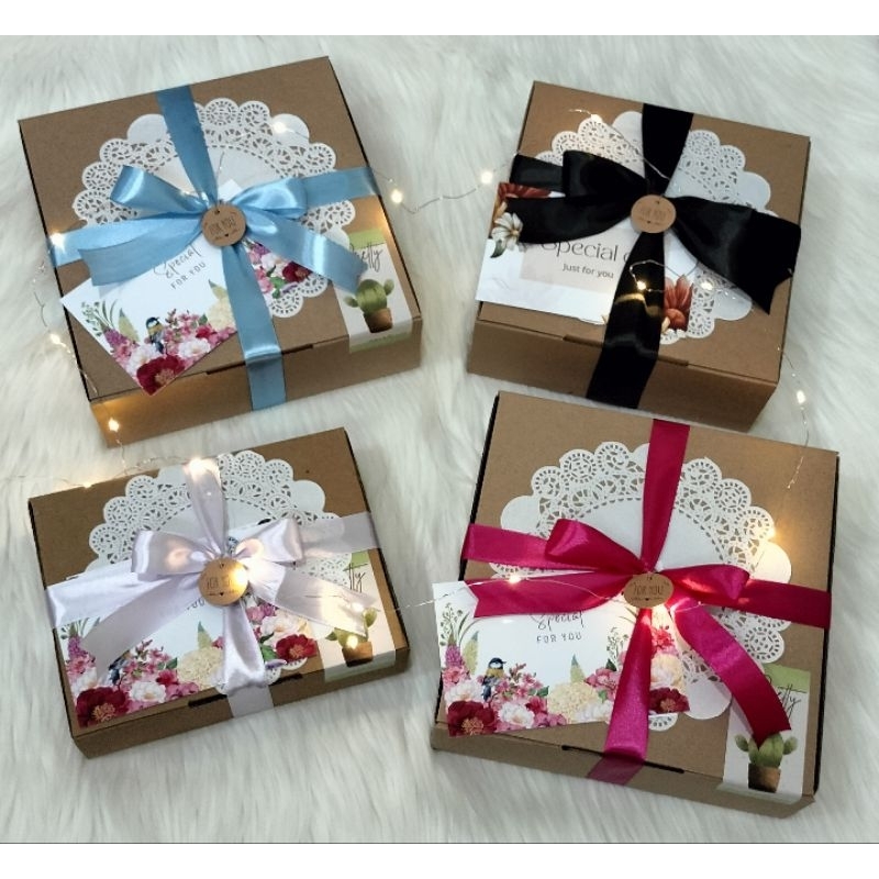 Gift box / hampers kado  wanita wisuda ultah