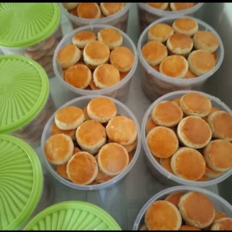 

kue kacang asli Jember enak pool 1 toples