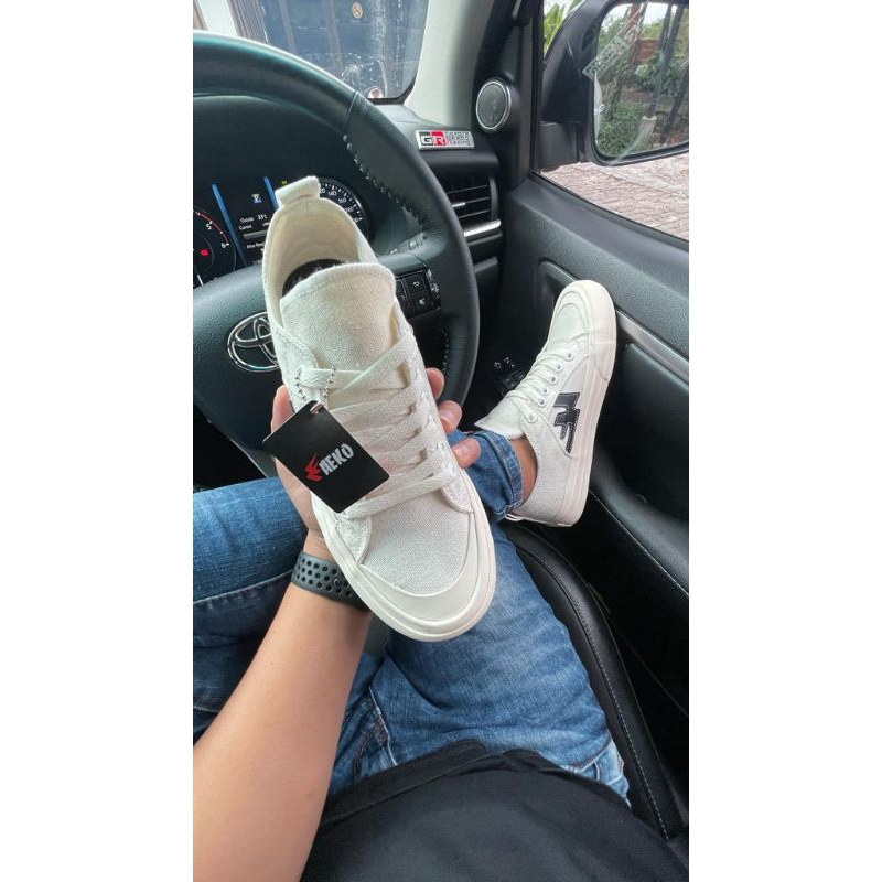 sepatu aeko original produk lokal pria dan wanita