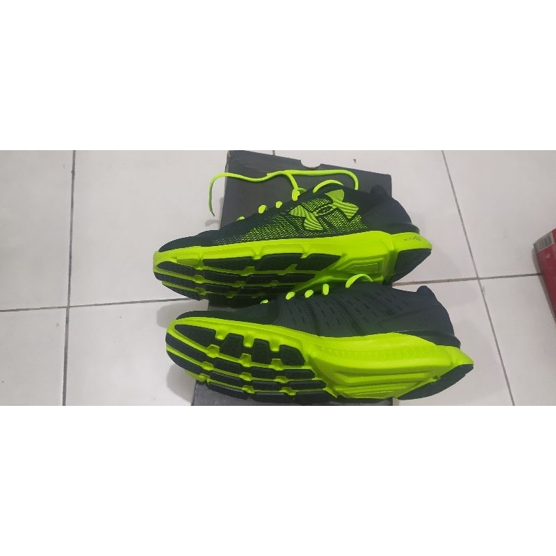 Sepatu lari UA Micro G Speed Swift sz 43