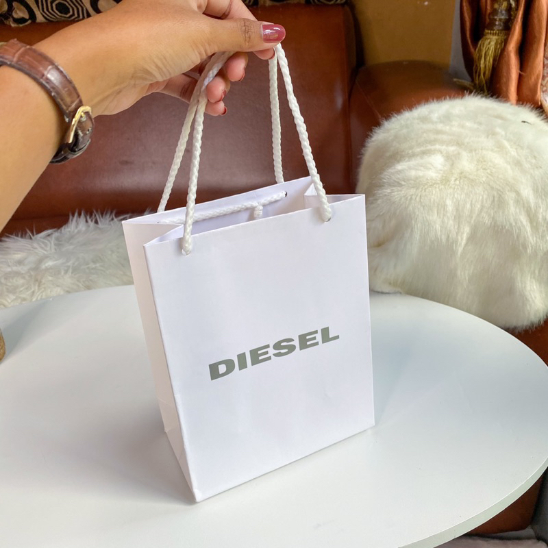 

Paperbag Diesel untuk Tas Kado Jam Tangan Paper Bag Kecil