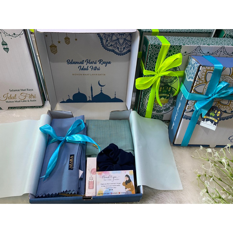 

Hampers Lebaran hijab segi empat free parfum