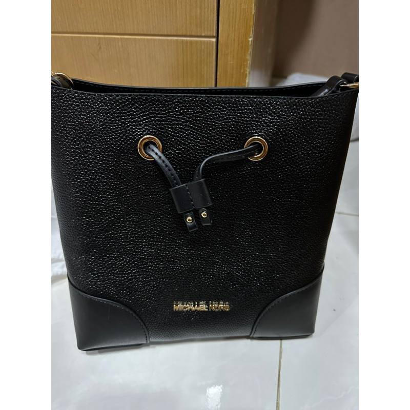 MK mercer me bucket medium black | tas cewek | tas kulit| tas kantor | tas bahu| Tas Import original