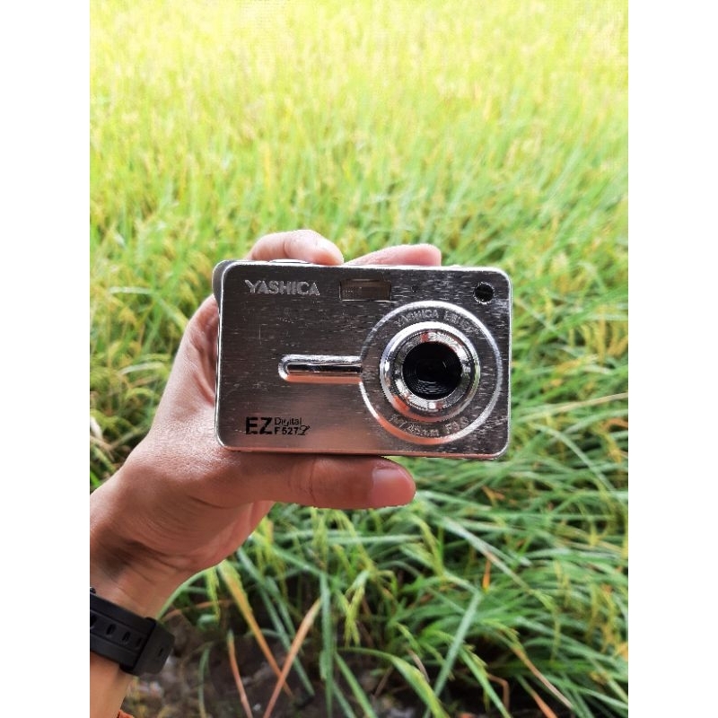 Yashica EZ F527