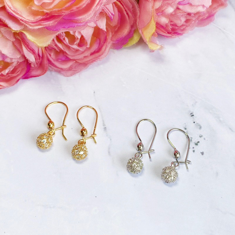 Anting Wanita Model Bola Kristal Anti Karat