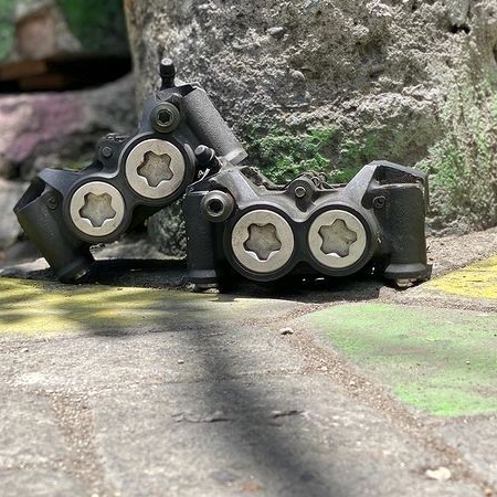 Front Caliper Kaliper Depan Yamaha YZF R1 R6 Fazer 600 Sumitomo 4 Piston Pitch 108 Second Original