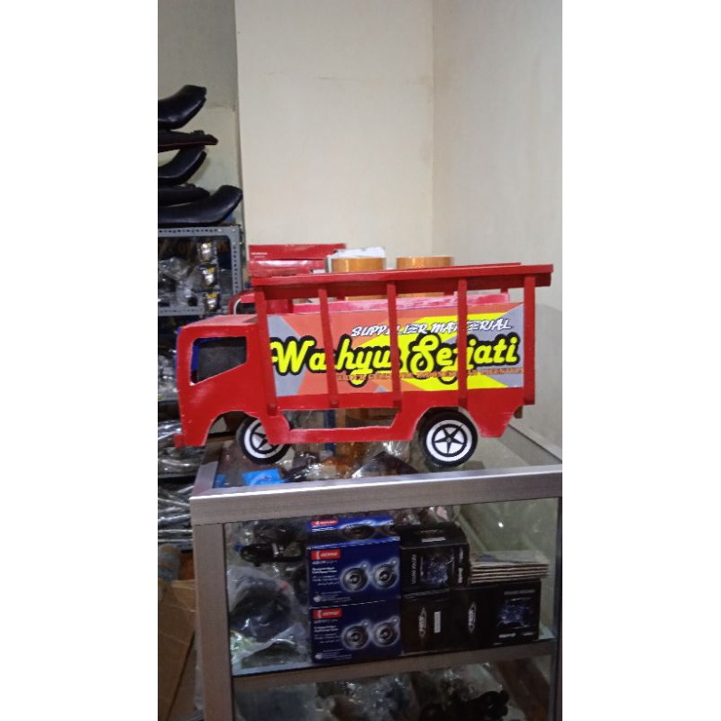 miniatur truk oleng truk kayu fuso truk giga truk oleng wahyu sejati truk material mainan anak