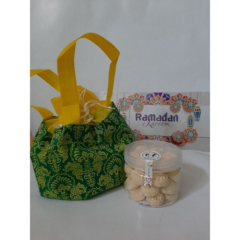 

Parcel Lebaran, Hampers kue kering/PROMO kue kering 3 macam free pouch cantik