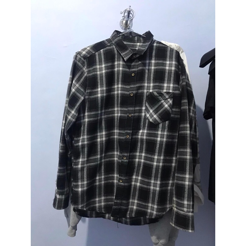EDGE FLANEL HITAM PUTIH SECOND