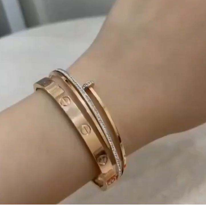 Matlaine - Gelang Wanita Bermerek Paku Gold Titanium Xuping Anti Karat Anti Hitam Anti Alergi