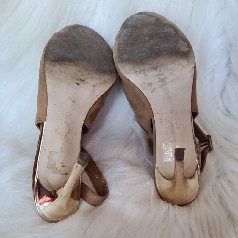 SEPATU SANDAL CHARLES &amp; KEITH PRELOVED ORI