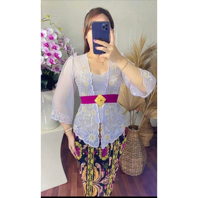 Kebaya bordir bahan krep lengan lonceng