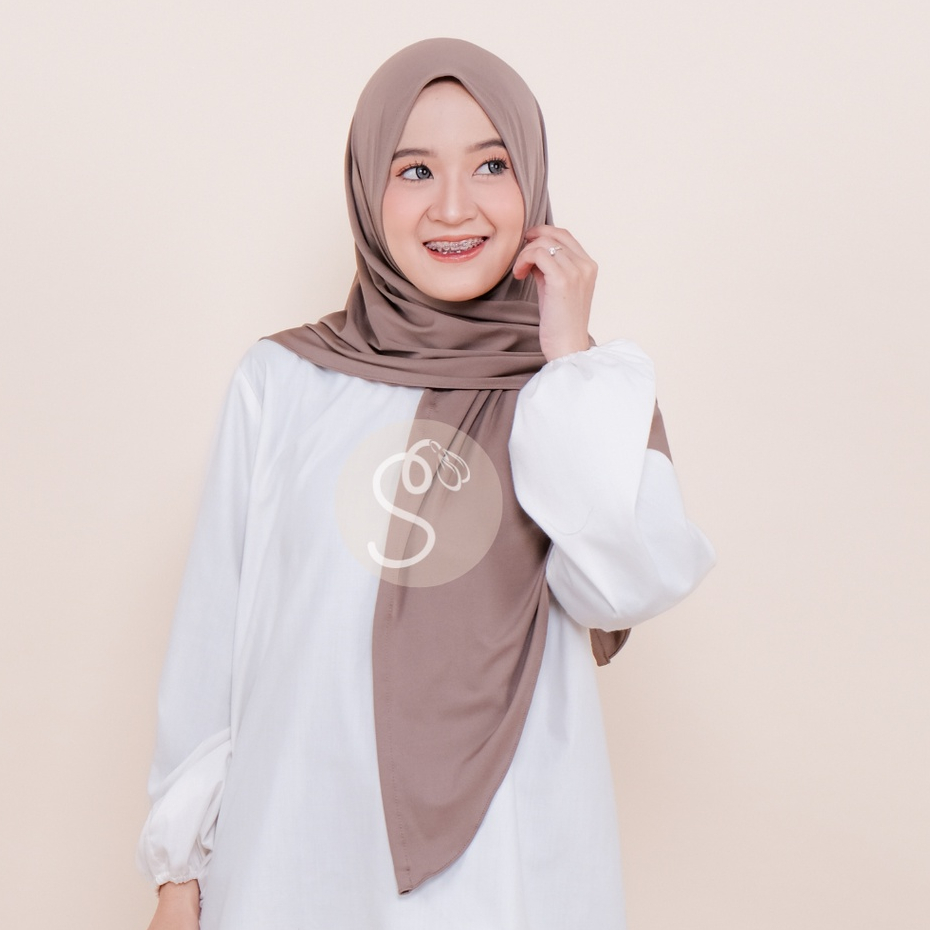 ShalihaFactory - Hijab Jilbab Kerudung Segitiga Instan Jersey | Mima Instan