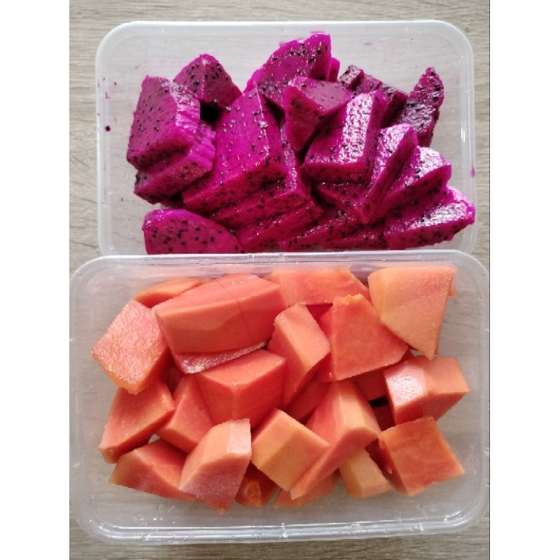 

Buah potong naga pepaya manis