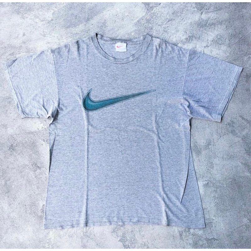 nike vintage bigswoosh tshirt