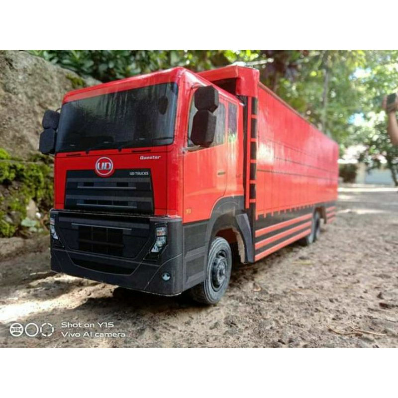 Miniatur truck UD Quester mainan anak truk UD Quester