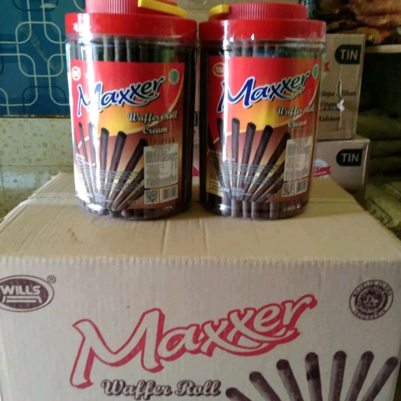 

promo paket kue lebaran wafer roll maxxer isi 6 toples