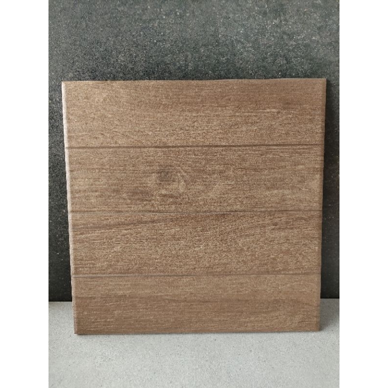 Keramik 40x40 MOTIF URAT KAYU GARIS TIMBUL COKLAT CLASSIC