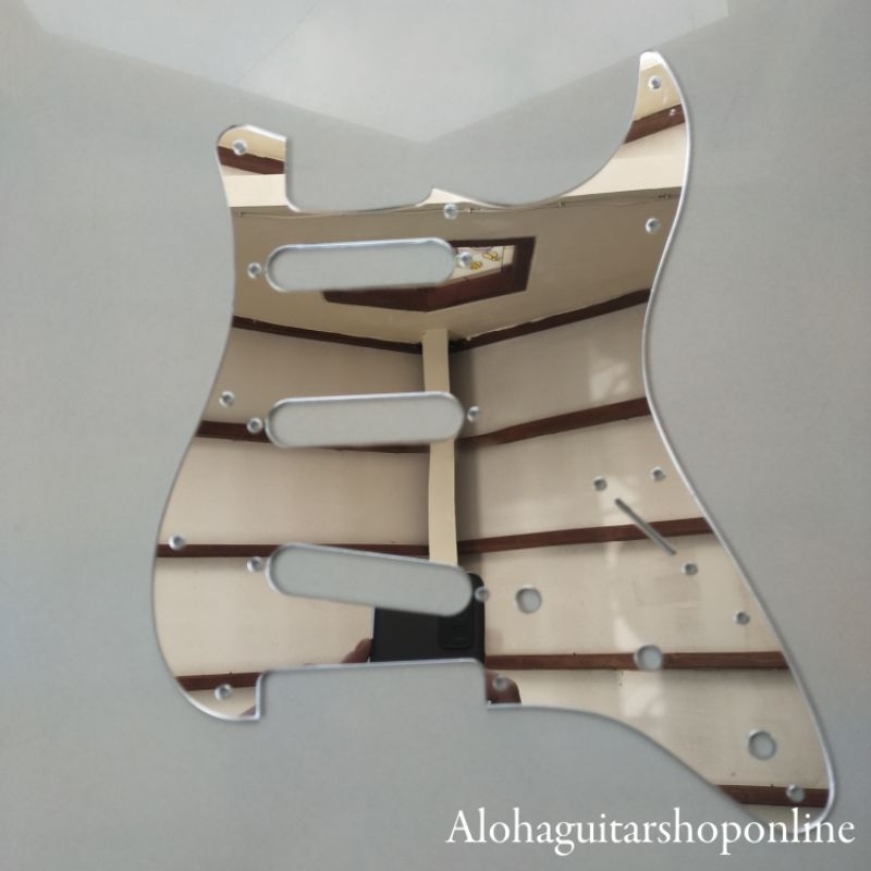 Pickguard Stratocaster SSS 1 ply Chrome base on Squier Standard Stratocaster SSS