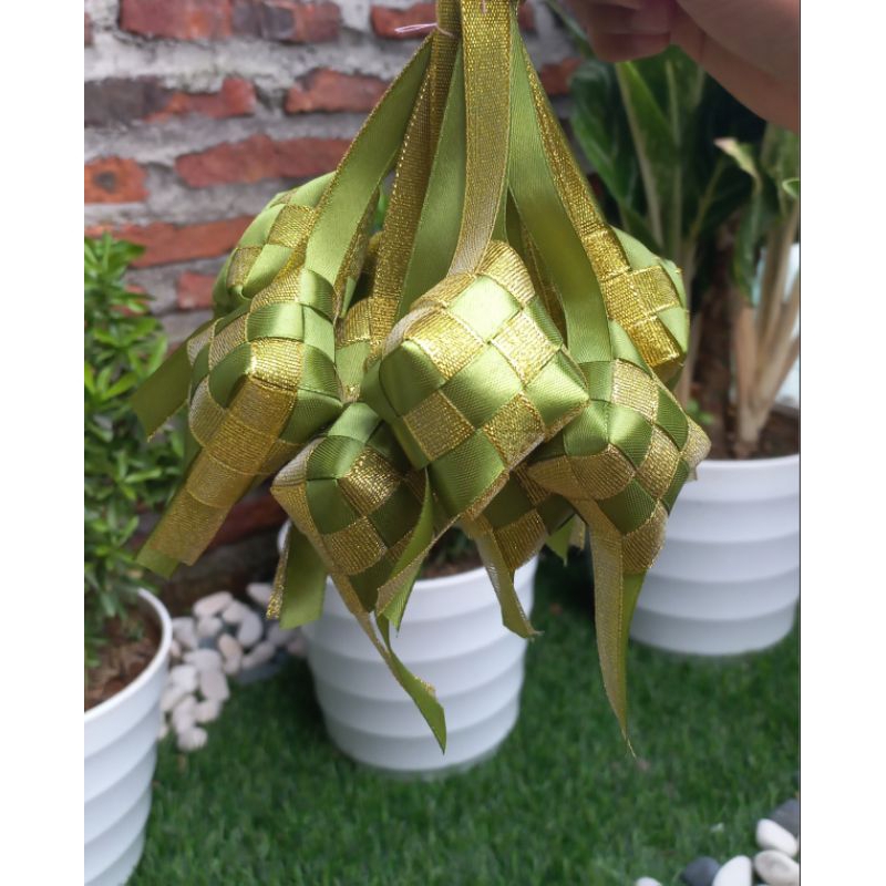 

ketupat dari pita saten uk pita 1/2 in isi 12pc