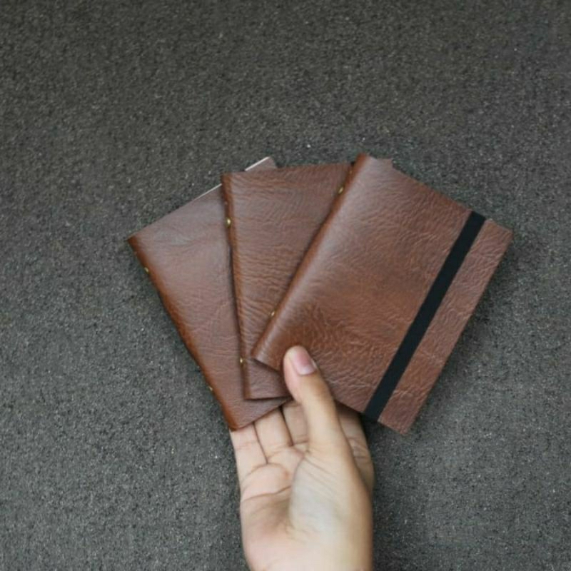 

BUKU CATATAN PLAIN-Y (POCKET) GENUINE LEATHER (Entri Sementara) - Cokelat