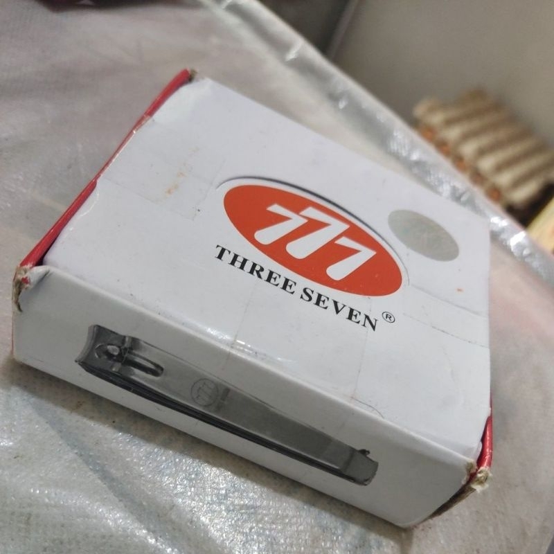 Gunting Kuku Three Seven