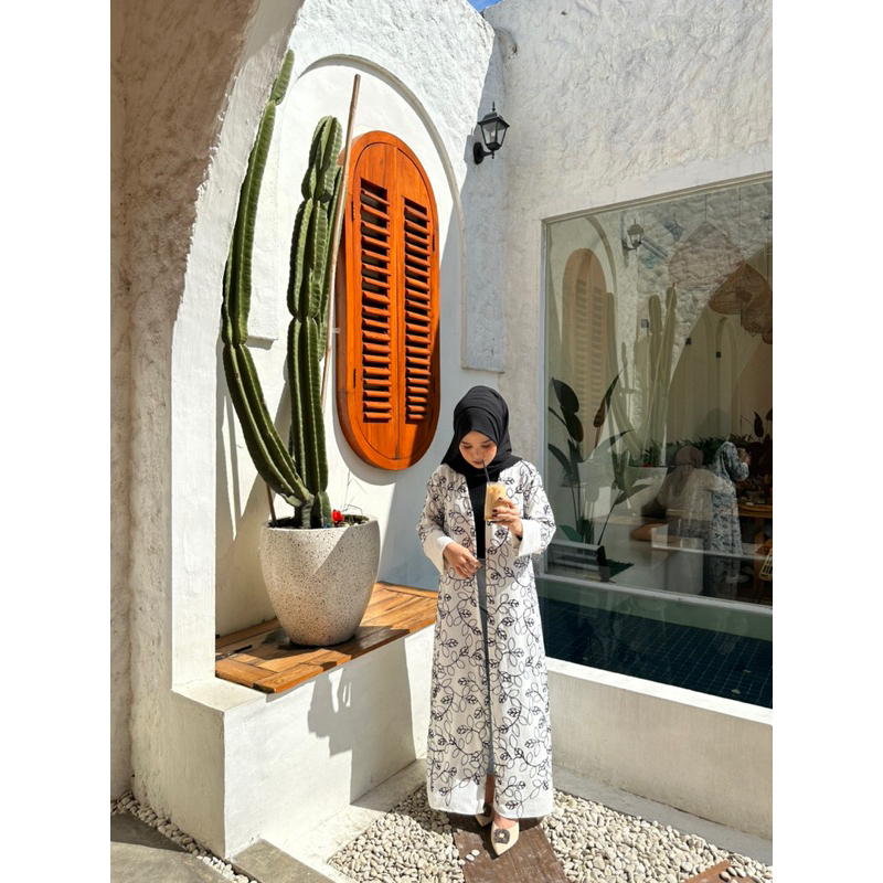 Zaafashion - Elèa Abaya Outer Motif Timbul Bordir | Abaya Outer Motif | Abaya Umrah Putih Hitam