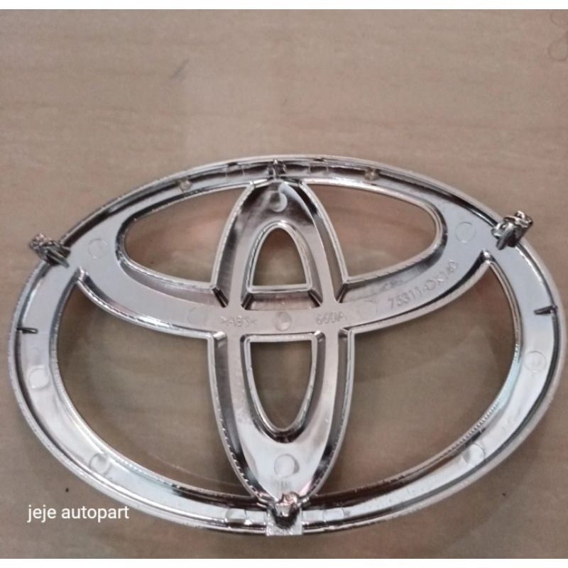 emblem logo toyota bemper grill depan innova reborn HILUX part no 75311-ok140  ukuran 17cm original