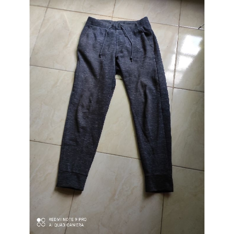 jogger uniqlo second